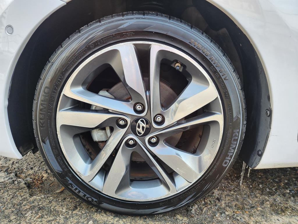 HYUNDAI Avante - Vista 5