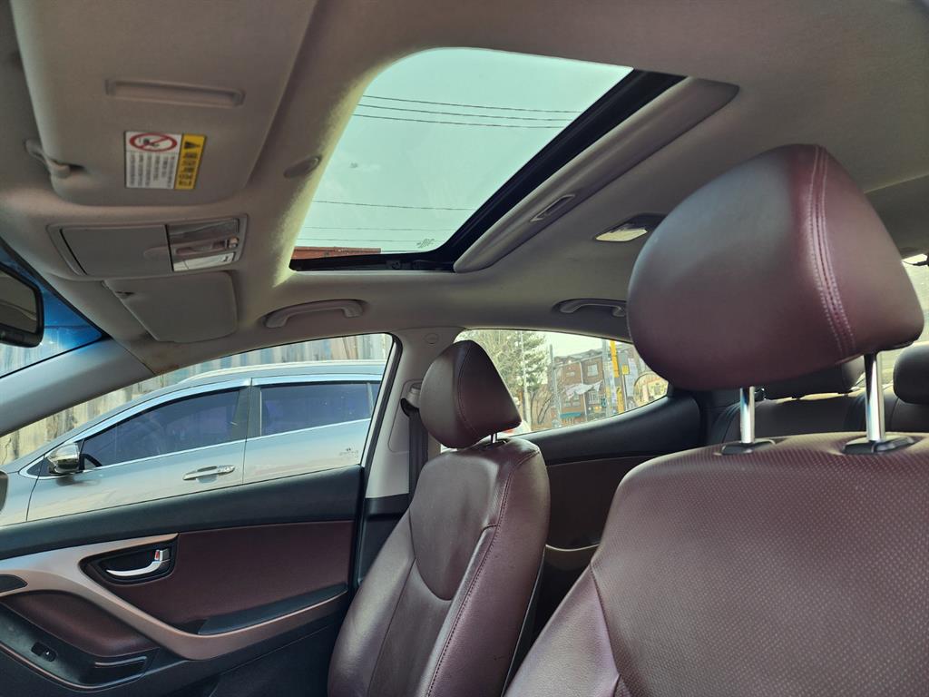 HYUNDAI Avante - Vista 9