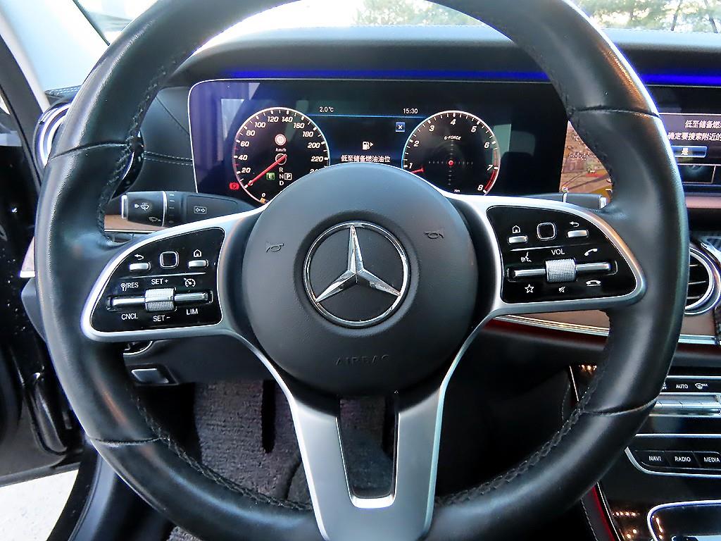 Mercedes Benz E class - Vista 8