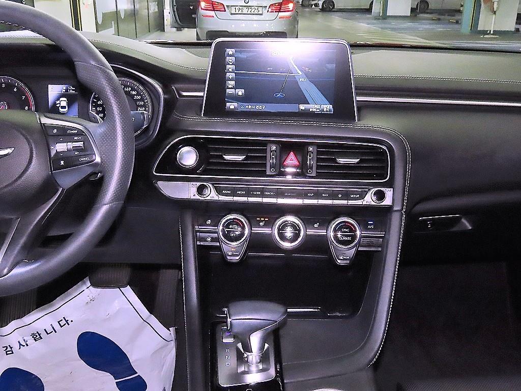 Genesis G70 - Vista 11