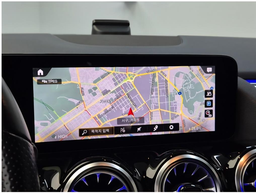 Mercedes Benz GLA Class - Vista 9