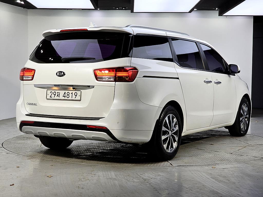 KIA Carnival - Vista 4