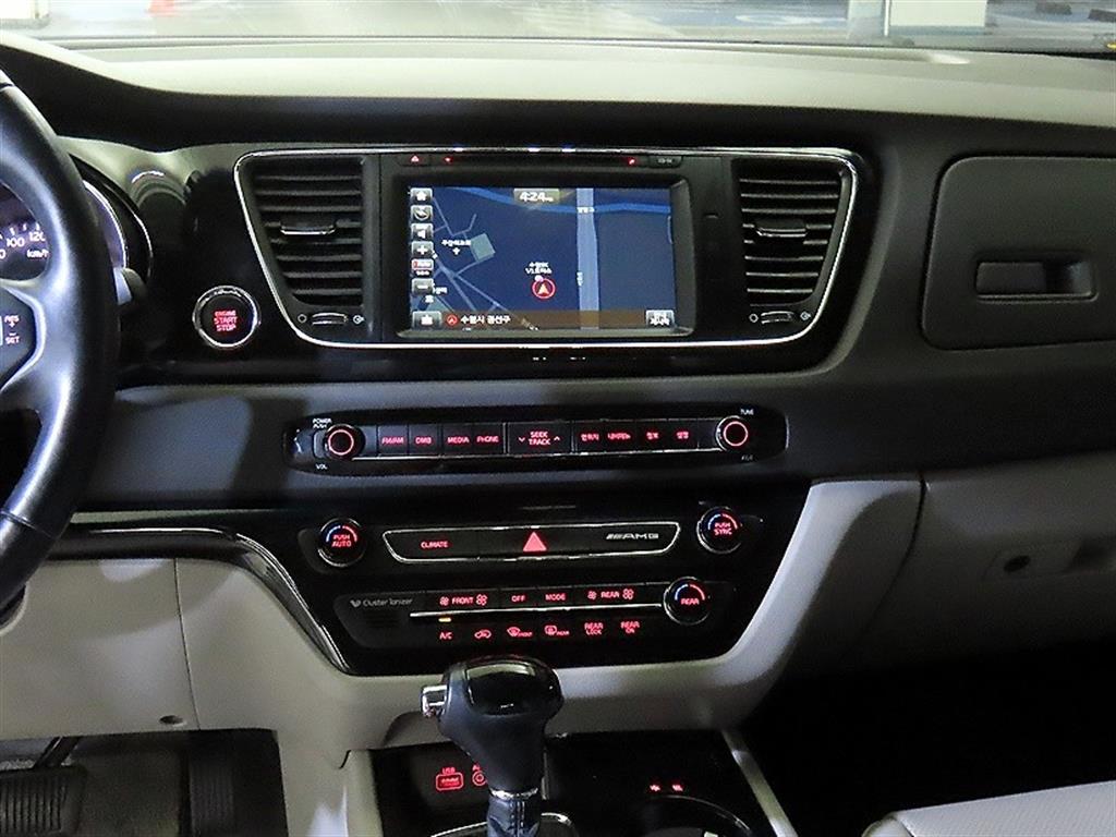 KIA Carnival - Vista 12