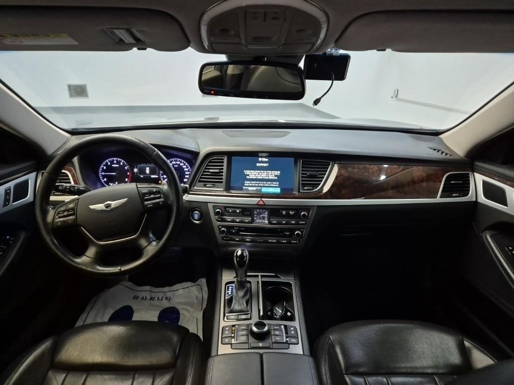 HYUNDAI Genesis - Vista 7