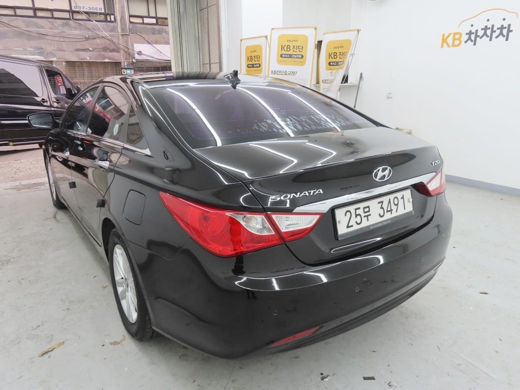 HYUNDAI Sonata - Vista 4