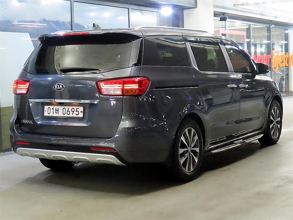 KIA Carnival - Vista 4