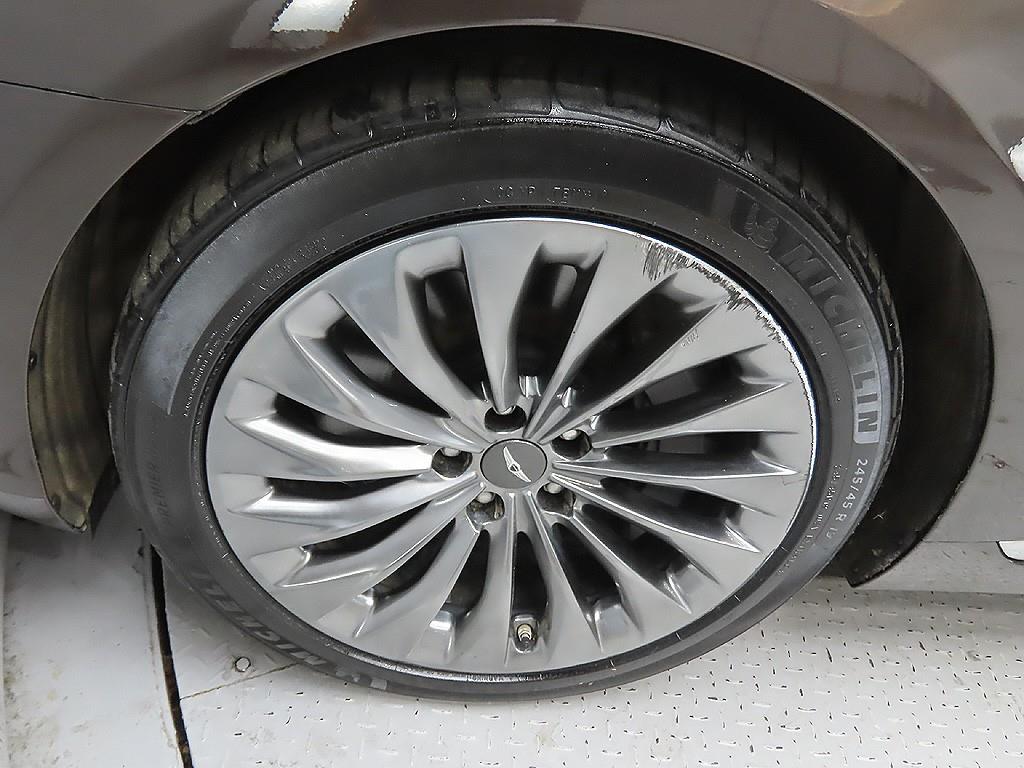 Genesis EQ900 - Vista 9