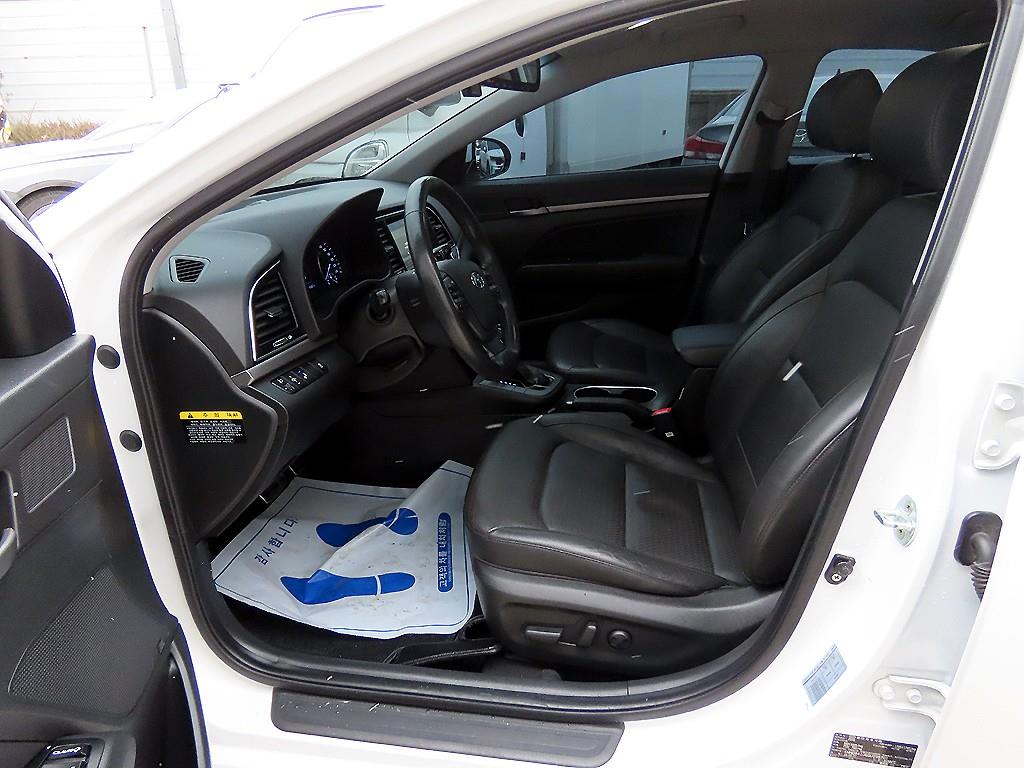 HYUNDAI Avante - Vista 5