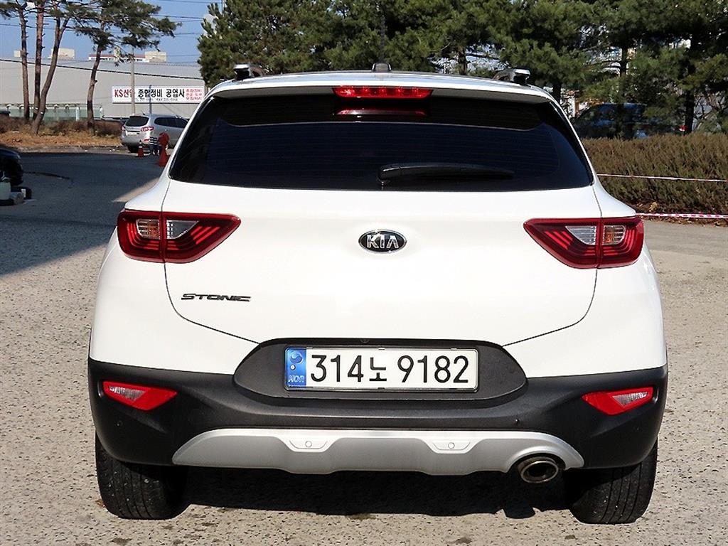 KIA Stonic - Vista 4