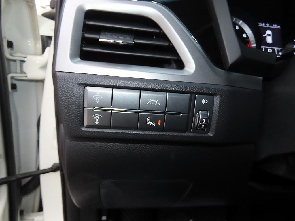 Ssangyong Korando - Vista 12