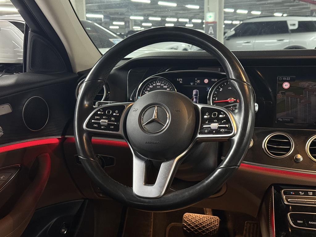 Mercedes Benz E class - Vista 10