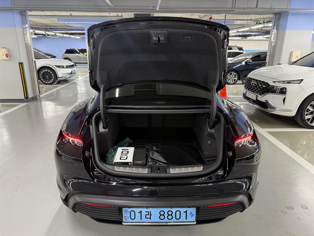 Porsche Taycan - Vista 5