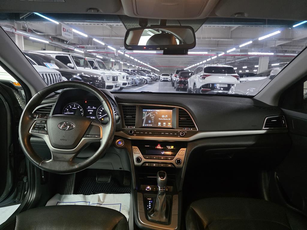 HYUNDAI Avante - Vista 7