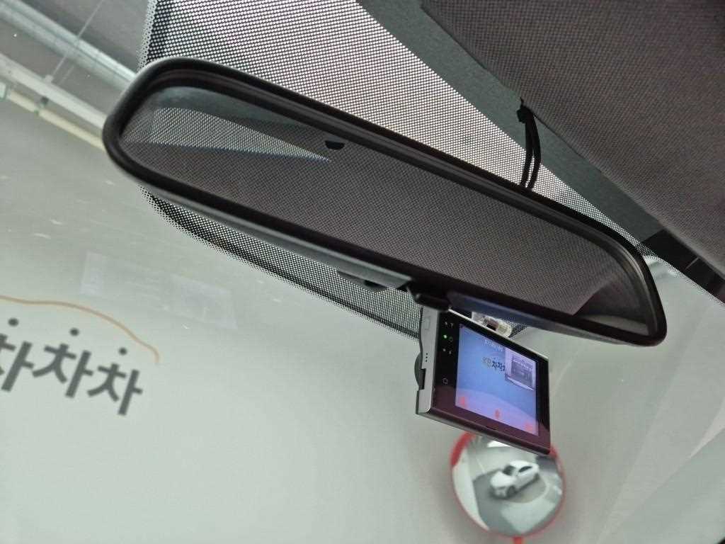 HYUNDAI Avante - Vista 9