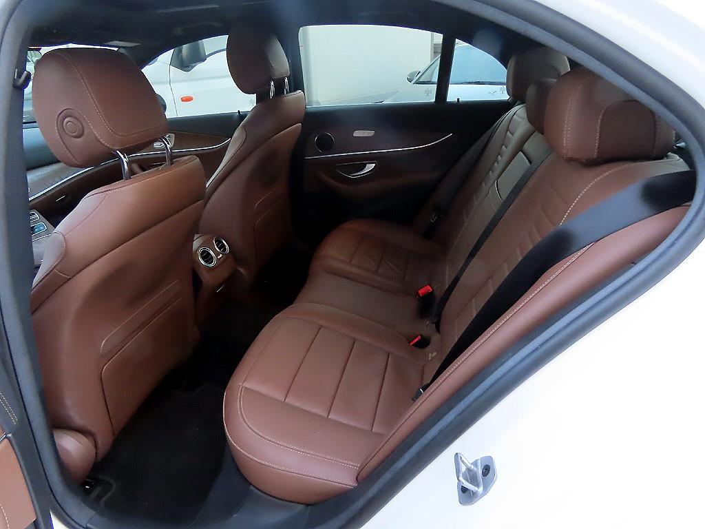 Mercedes Benz E class - Vista 6