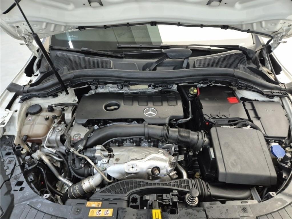 Mercedes Benz GLA Class - Vista 5