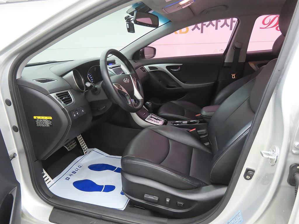 HYUNDAI Avante - Vista 7