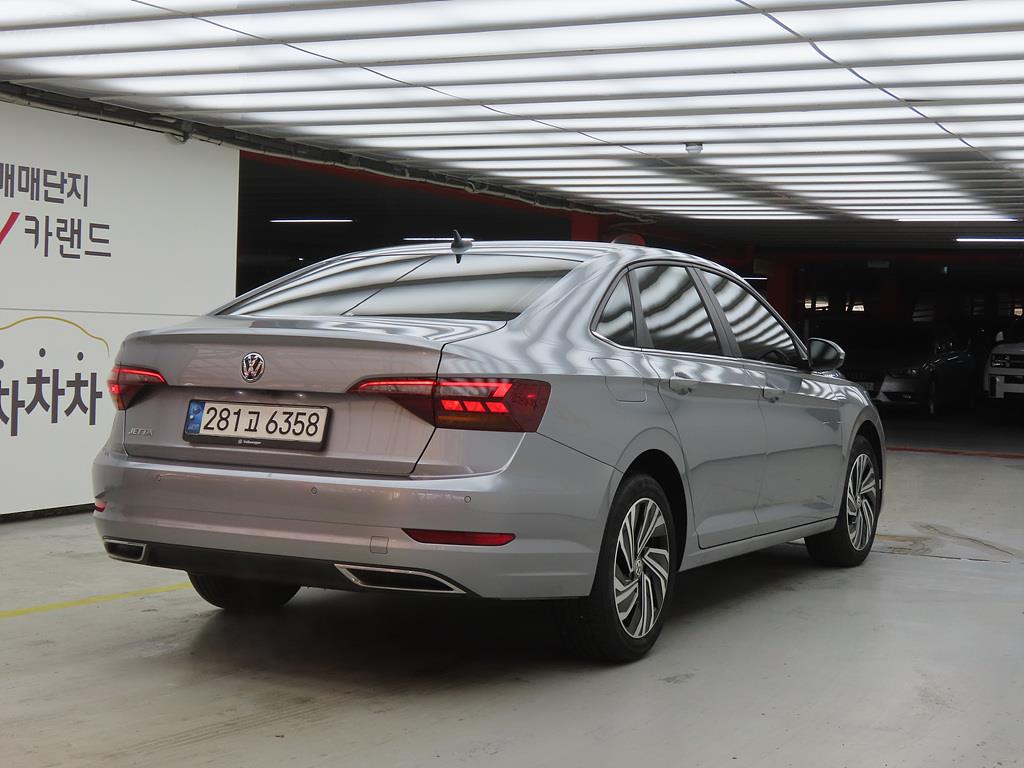 Volkswagen Jetta - Vista 4