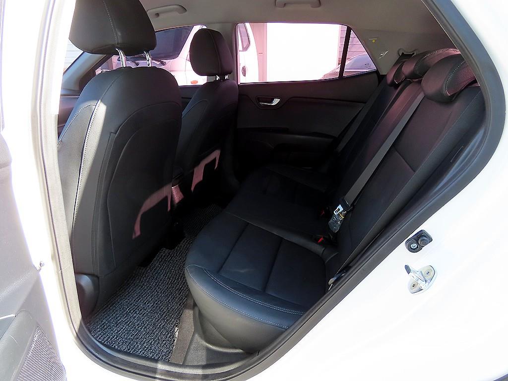 KIA Stonic - Vista 6