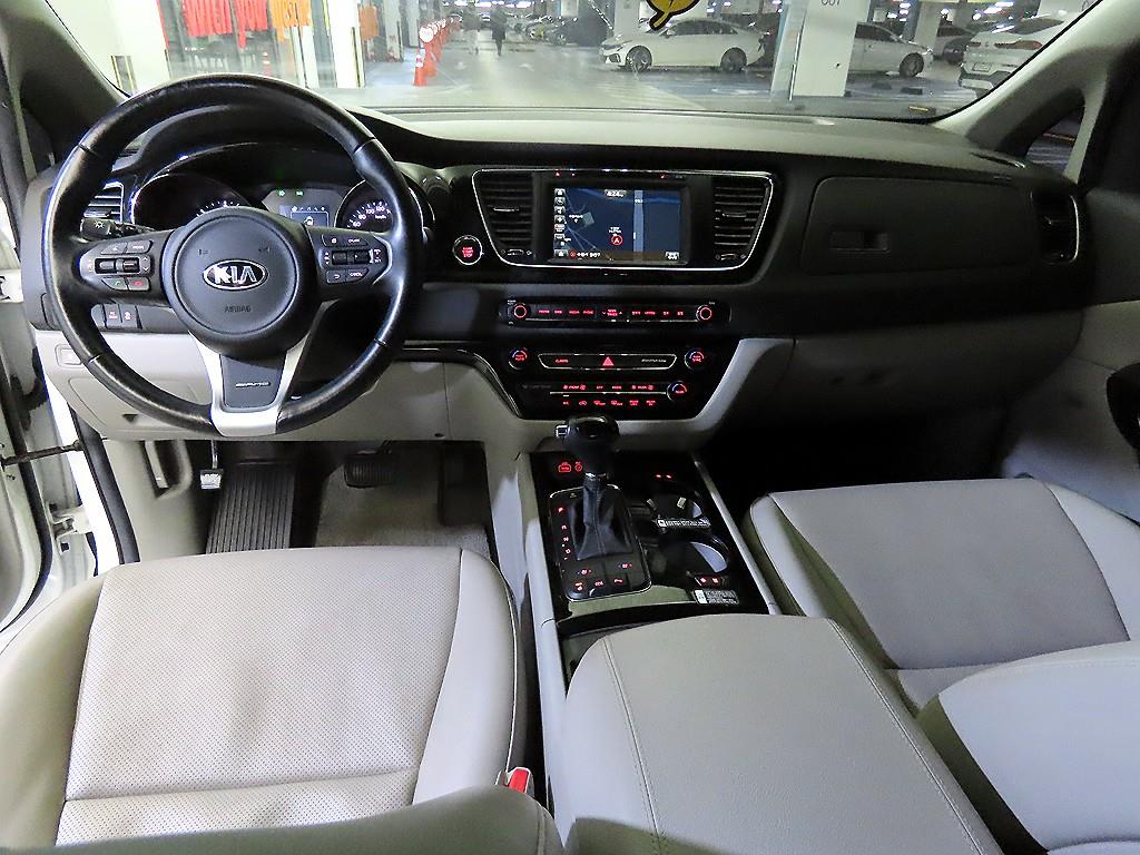 KIA Carnival - Vista 11
