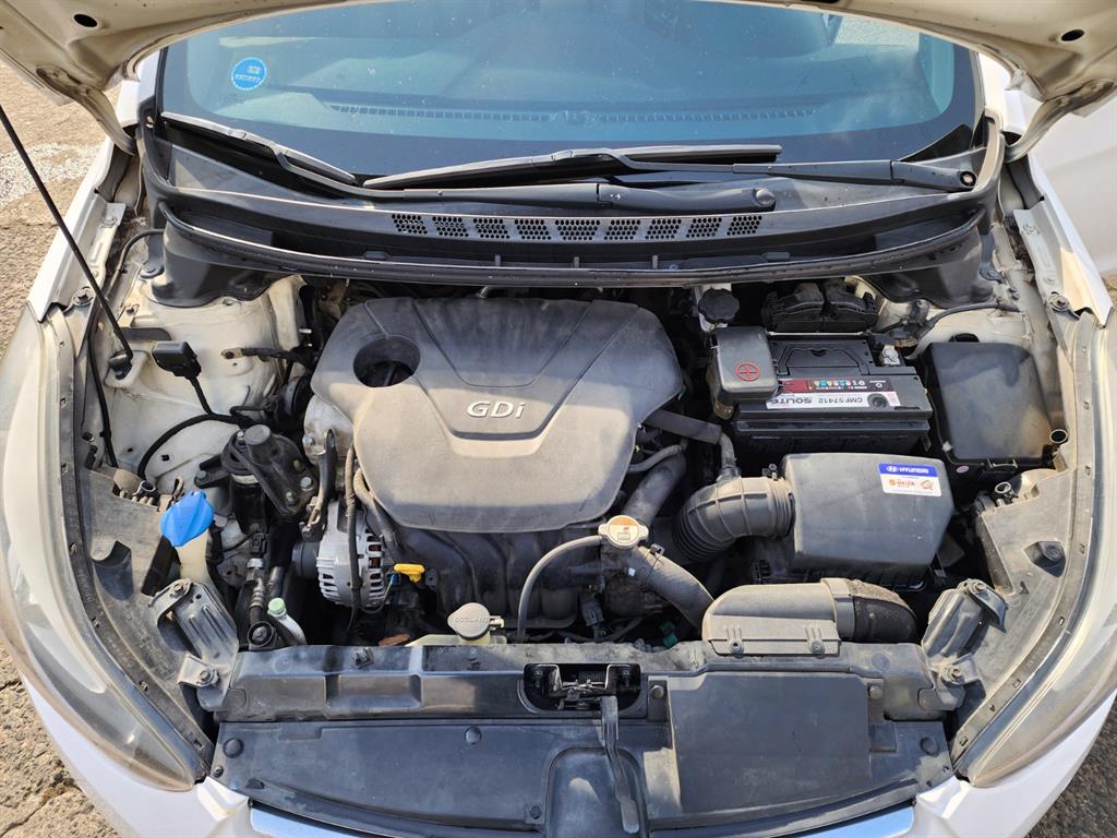 HYUNDAI Avante - Vista 7