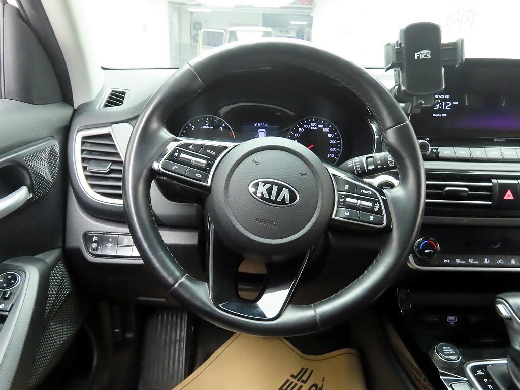 KIA Seltos - Vista 8