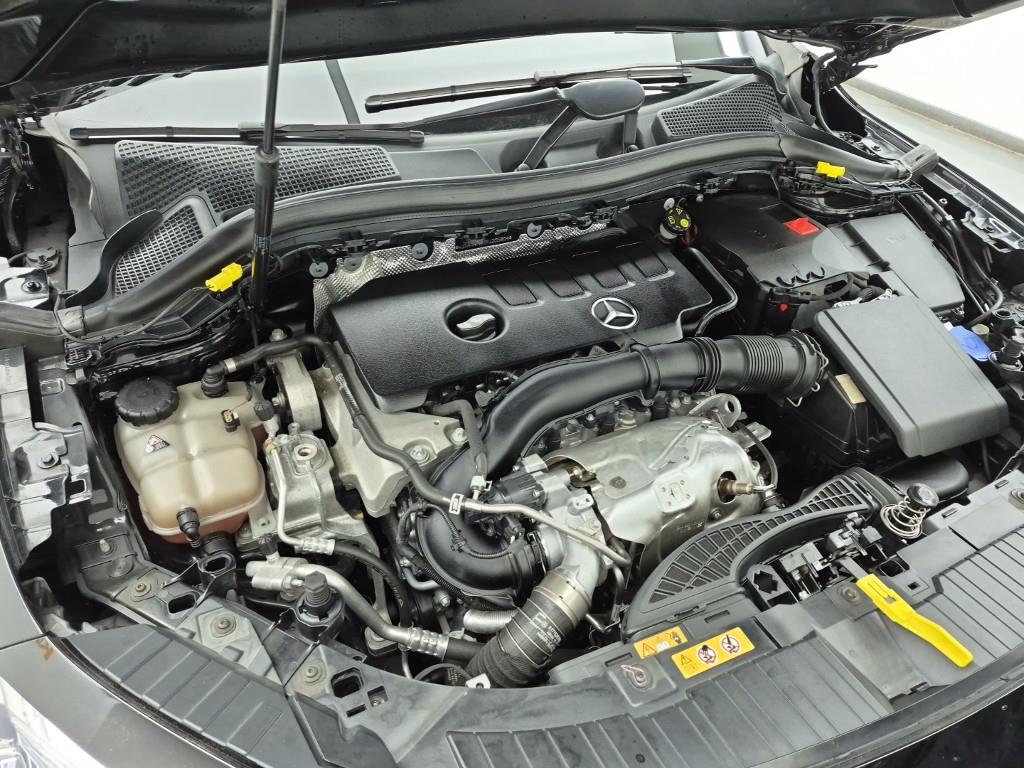 Mercedes Benz GLA Class - Vista 6