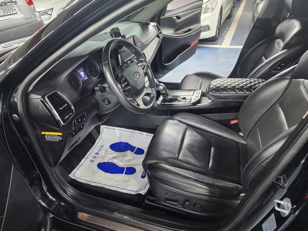 HYUNDAI Grandeur - Vista 7