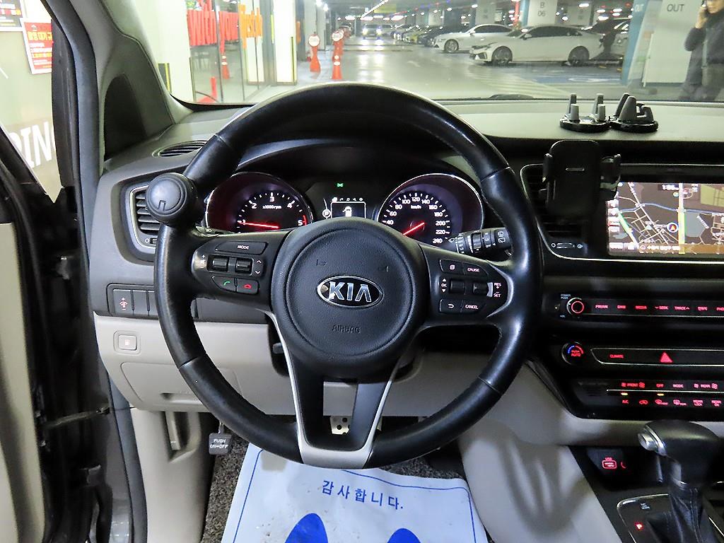 KIA Carnival - Vista 8