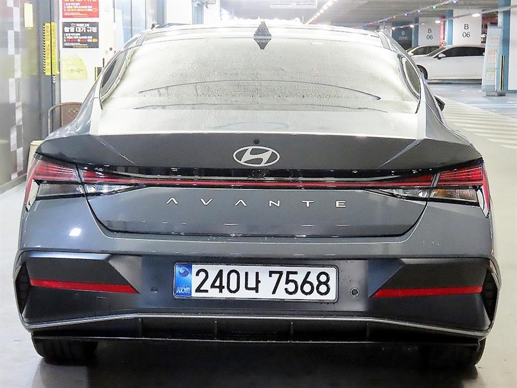 HYUNDAI Avante - Vista 5