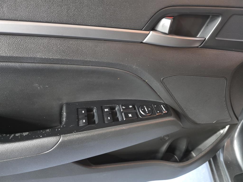 HYUNDAI Avante - Vista 7