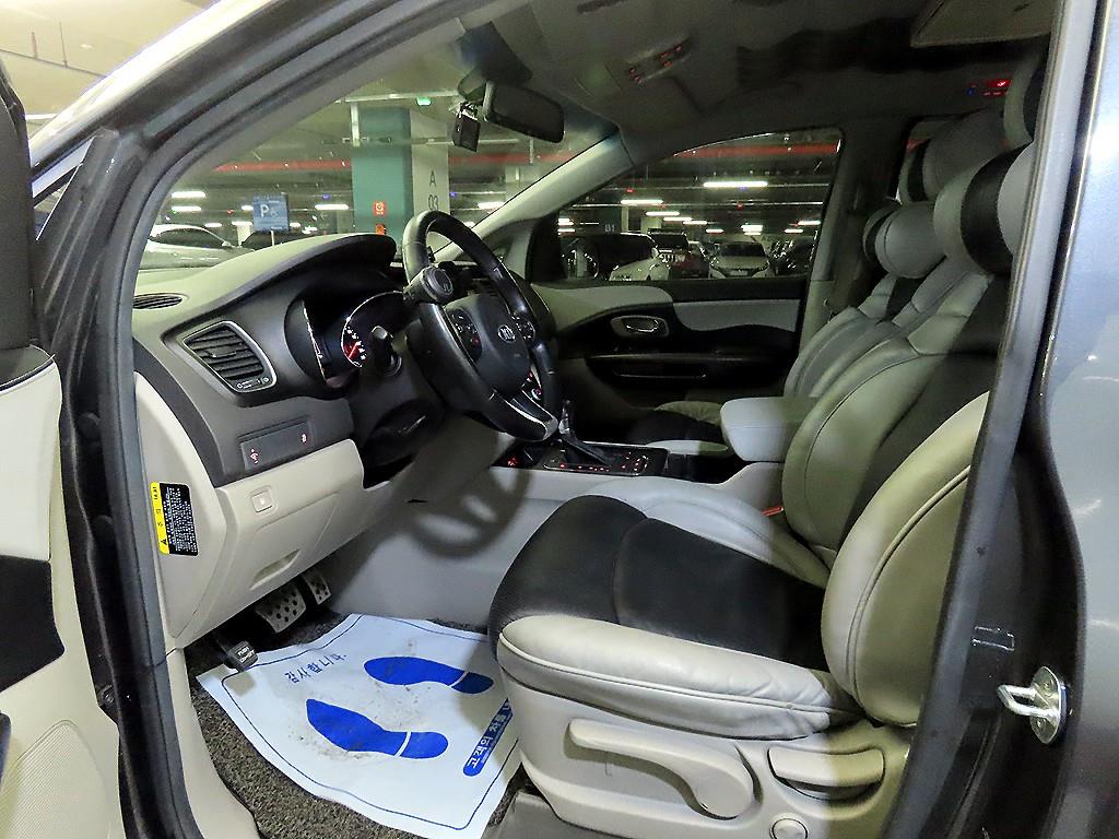 KIA Carnival - Vista 6