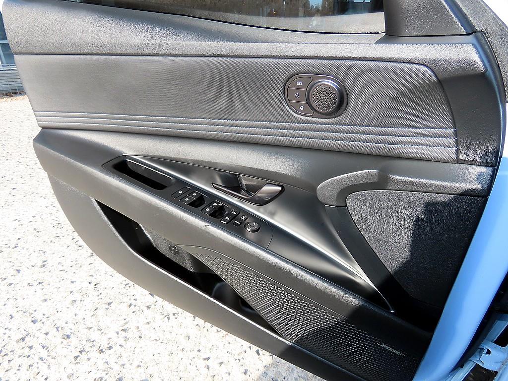 HYUNDAI Avante - Vista 11