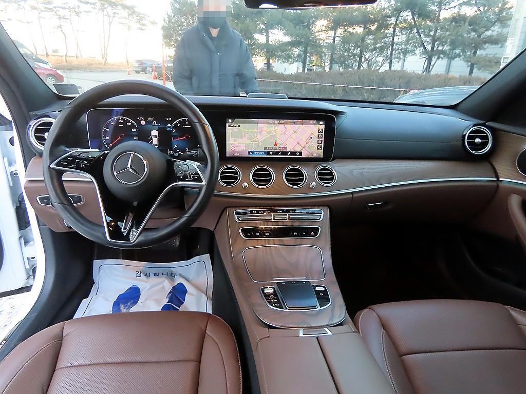 Mercedes Benz E class - Vista 7