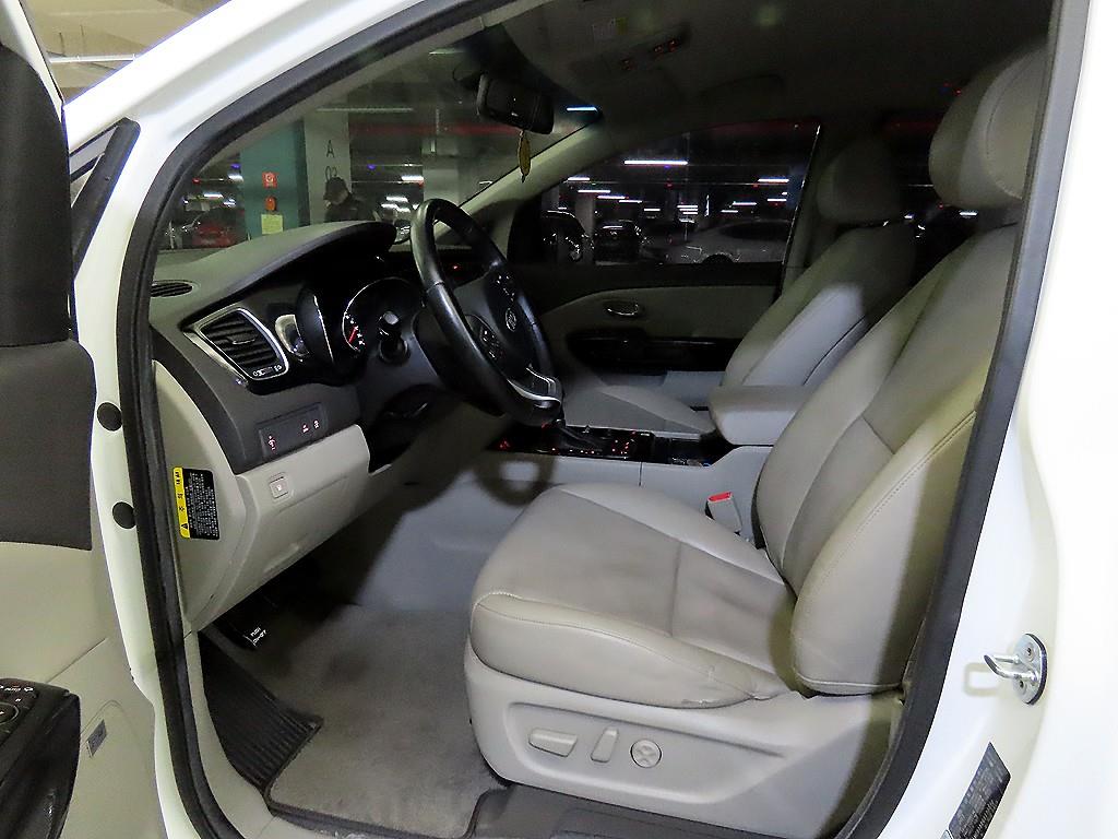 KIA Carnival - Vista 6
