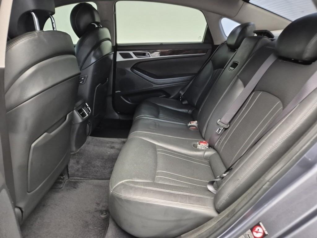 HYUNDAI Genesis - Vista 12