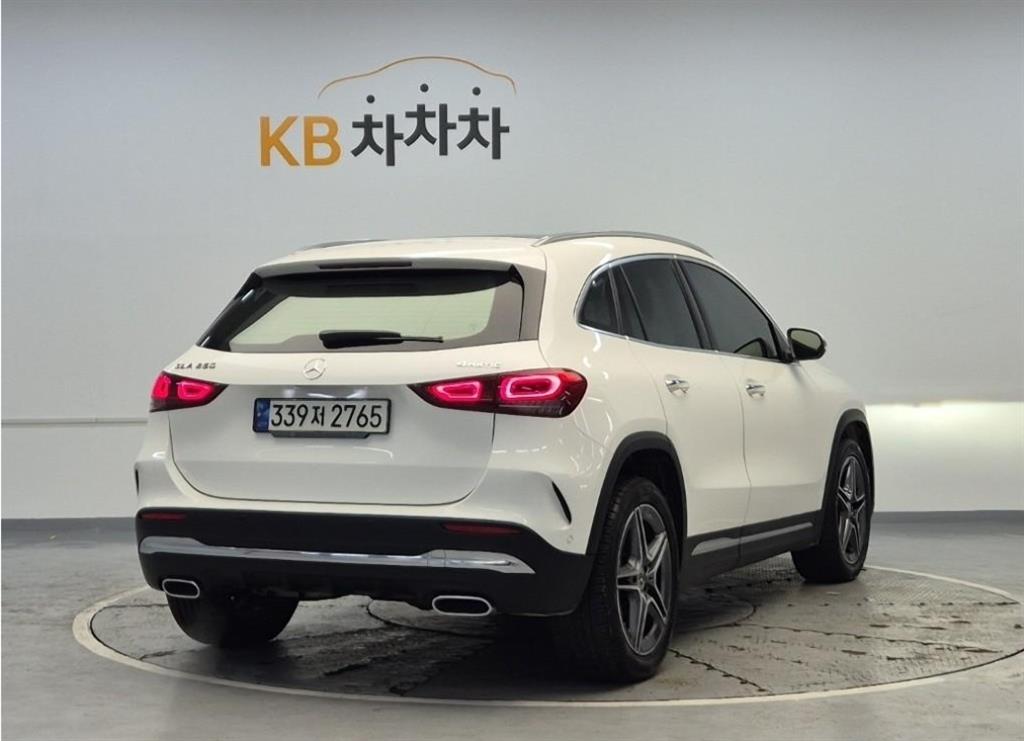 Mercedes Benz GLA Class - Vista 4