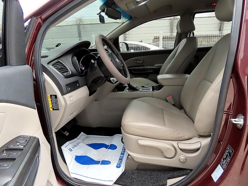 KIA Carnival - Vista 5