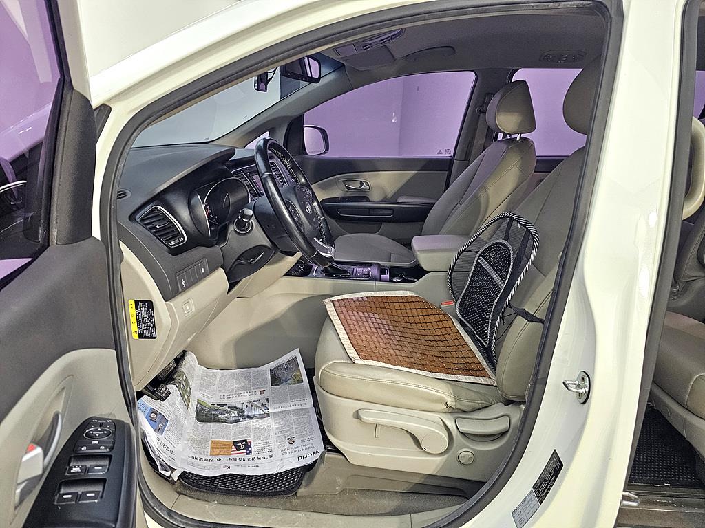 KIA Carnival - Vista 8