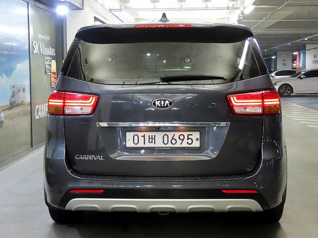 KIA Carnival - Vista 5
