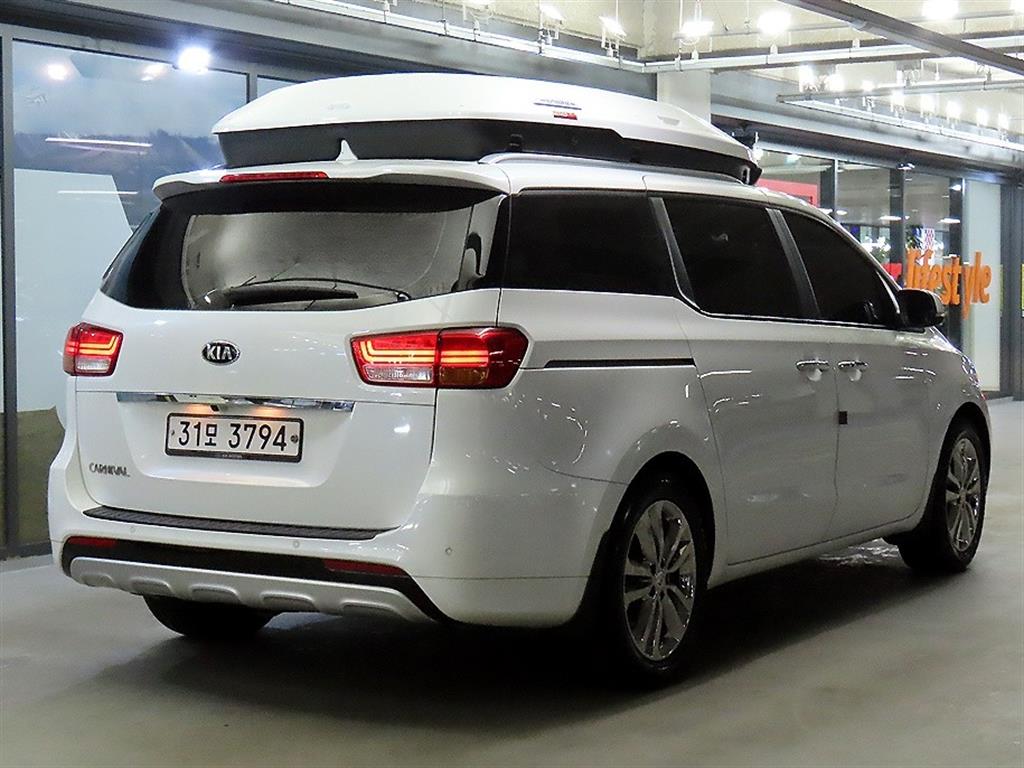 KIA Carnival - Vista 4