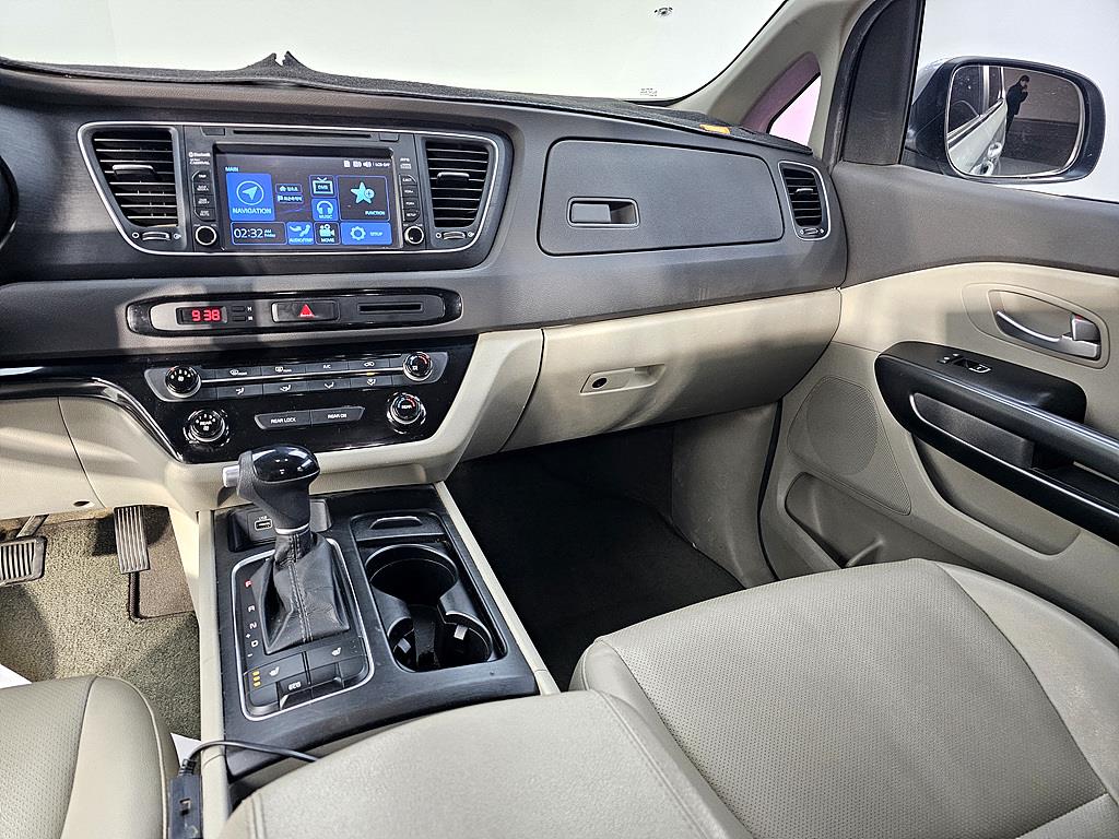 KIA Carnival - Vista 10