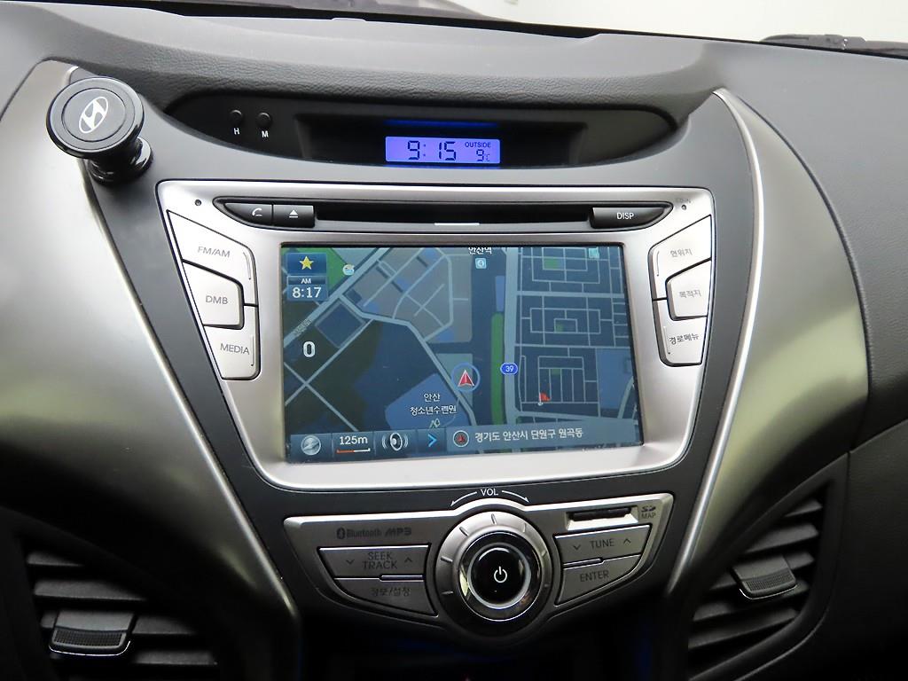 HYUNDAI Avante - Vista 9