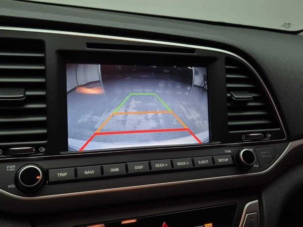 HYUNDAI Avante - Vista 7