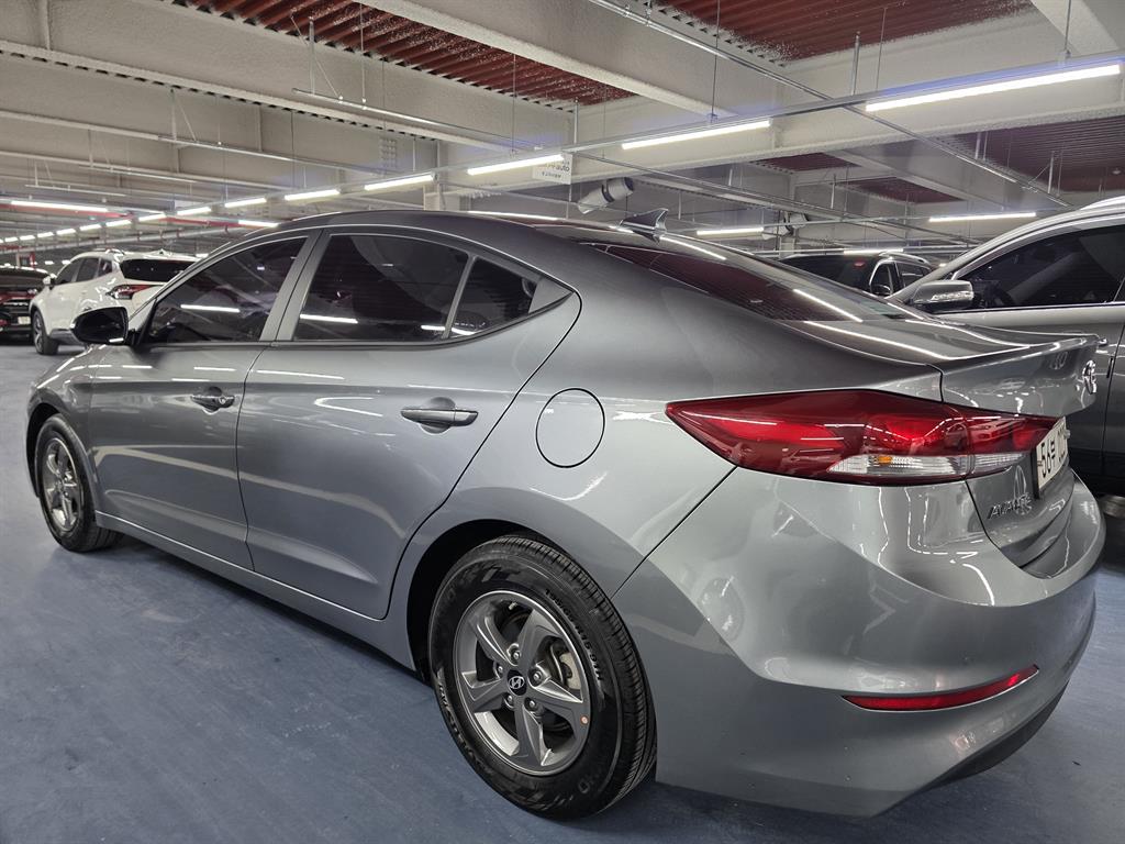 HYUNDAI Avante - Vista 6