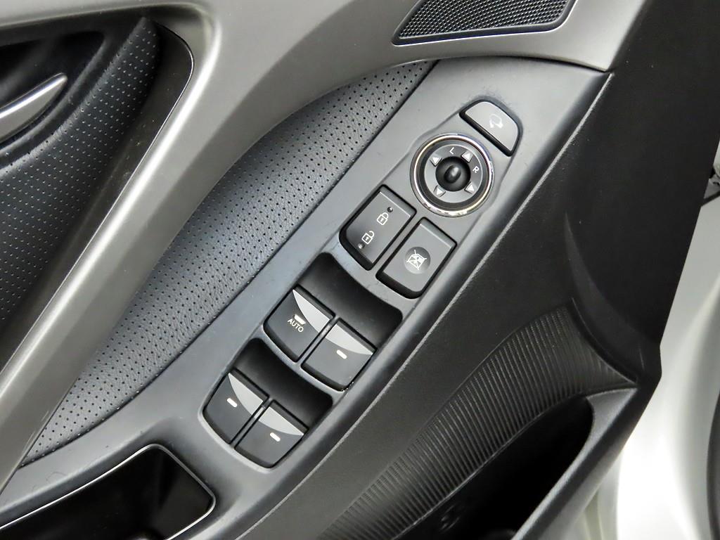 HYUNDAI Avante - Vista 12