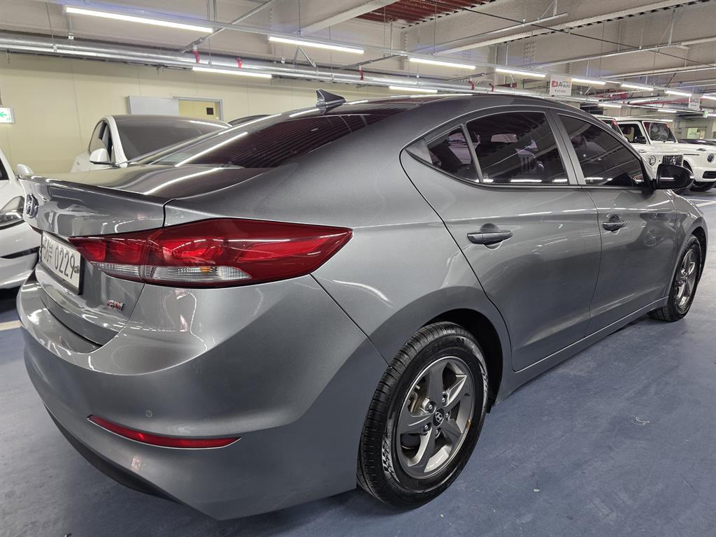 HYUNDAI Avante - Vista 4