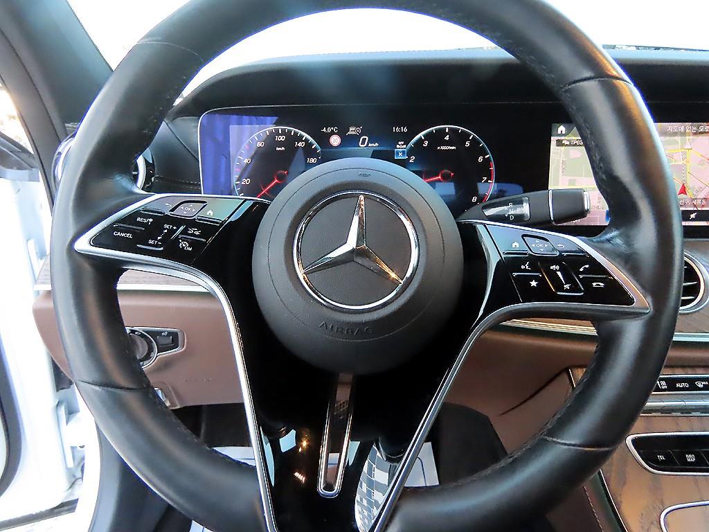 Mercedes Benz E class - Vista 8