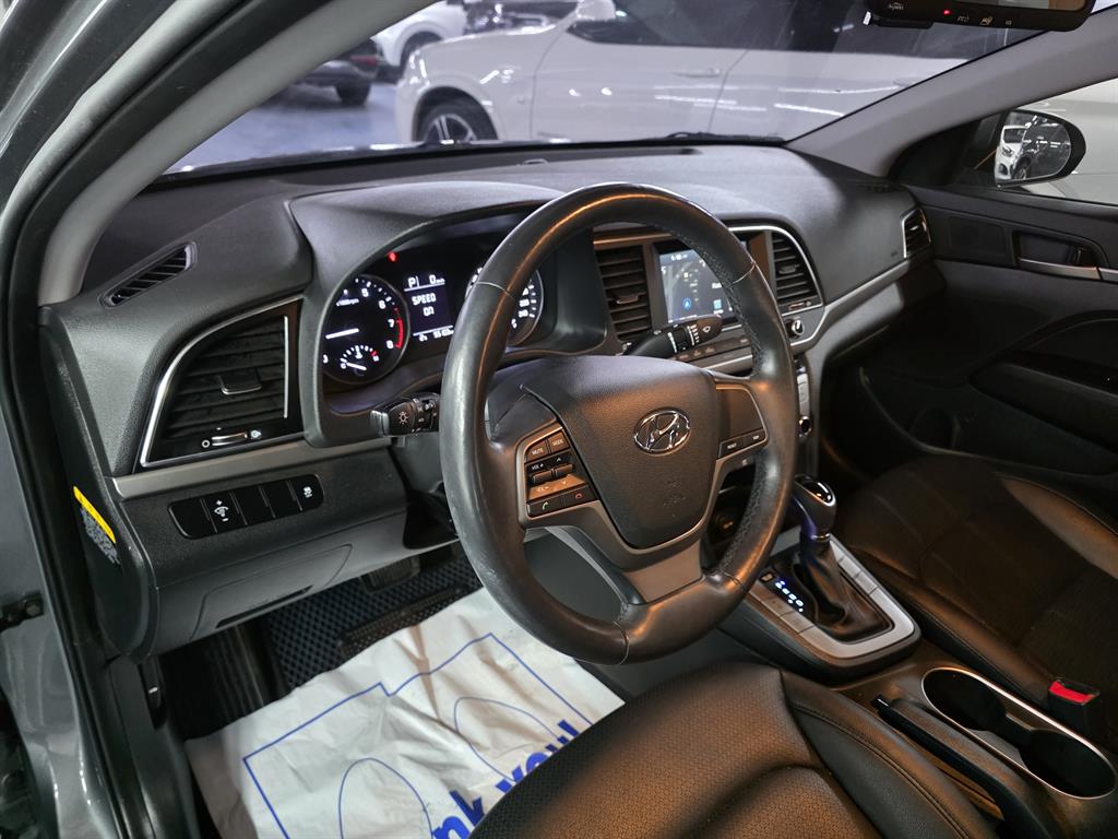 HYUNDAI Avante - Vista 9