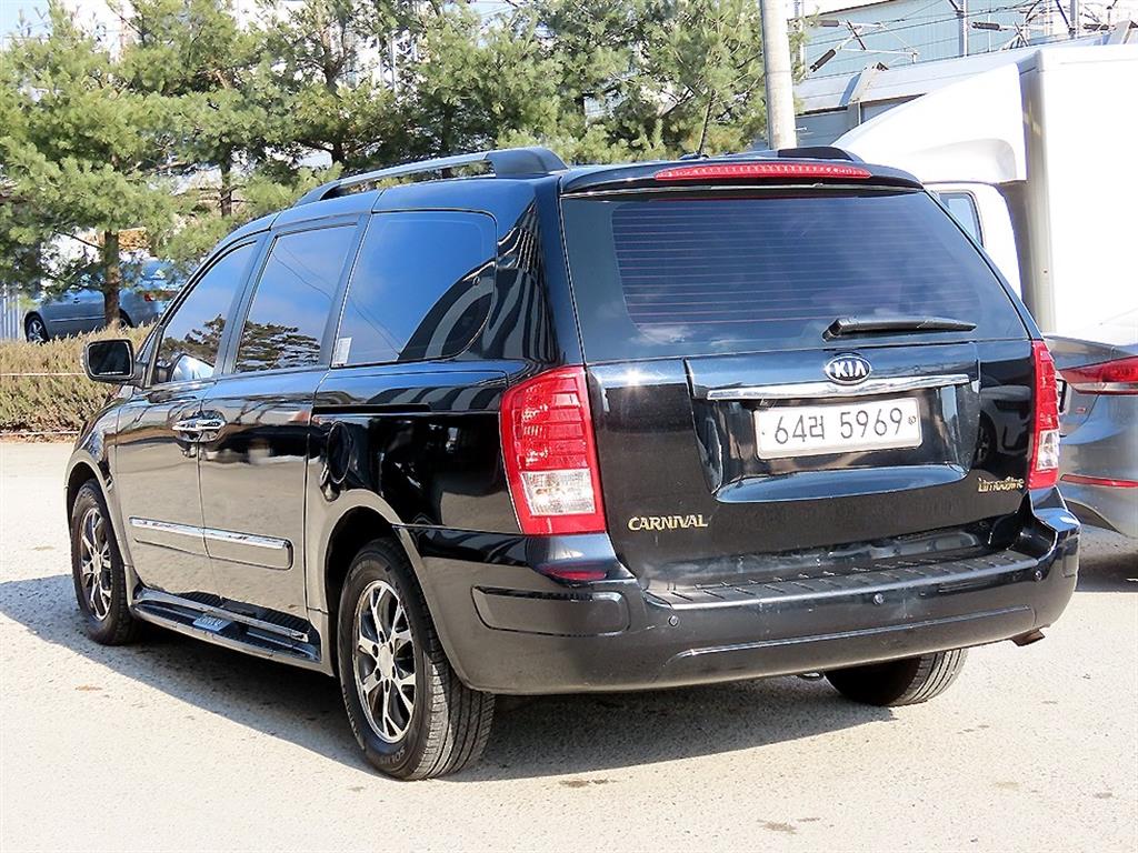 KIA Carnival - Vista 3